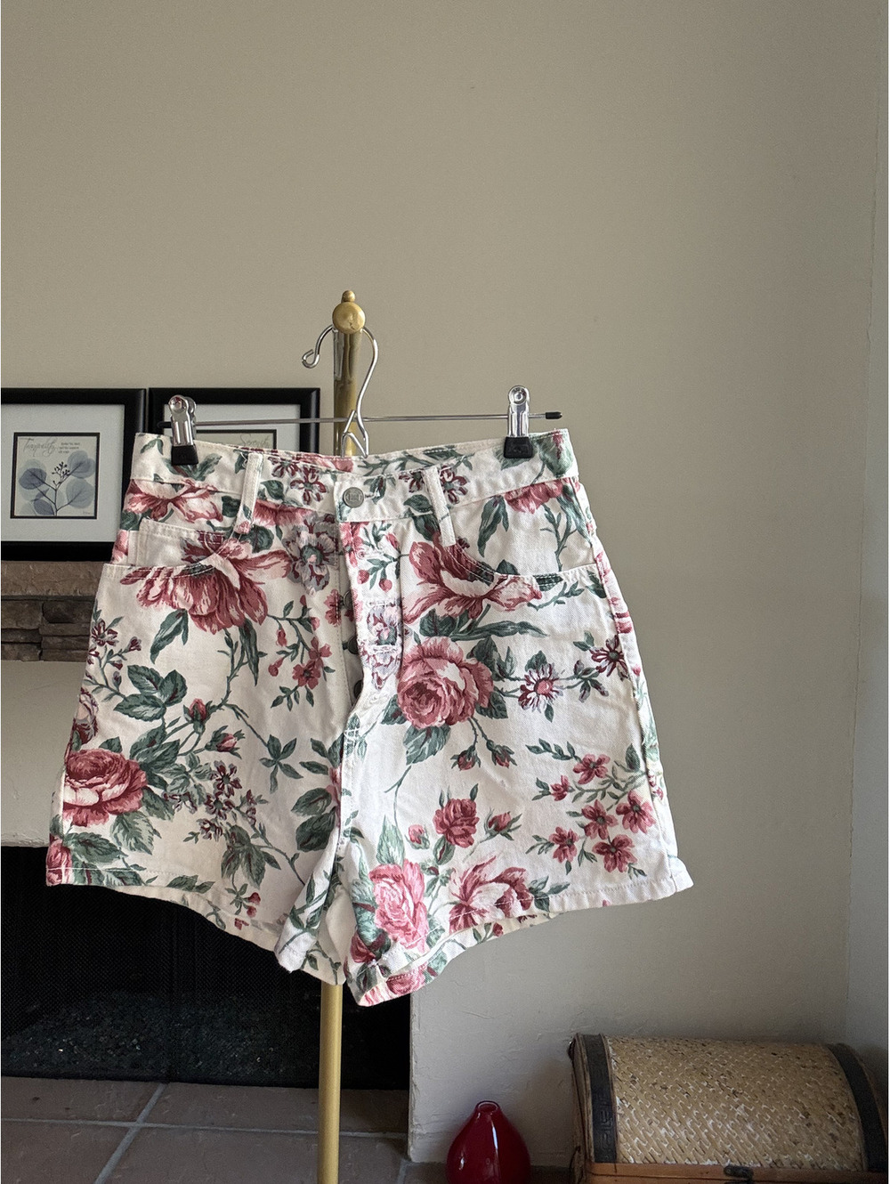 Bongo by Gene Montesano Vintage floral-print white denim shorts Size Size 9